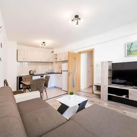Cozy Near Grand Mall Apartment *