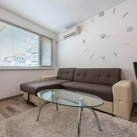 Apartment Cozy Near Grand Mall