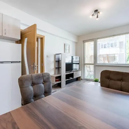 Cozy Near Grand Mall Apartment *